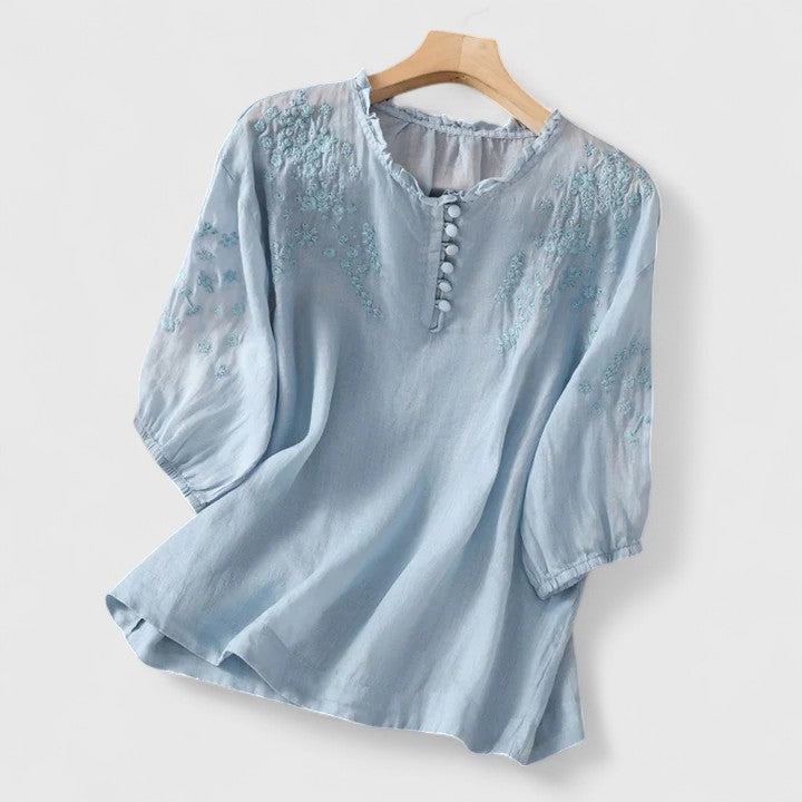 Sorelia – Luchtige katoenen voile blouse met verfijnde borduursels op de schouders