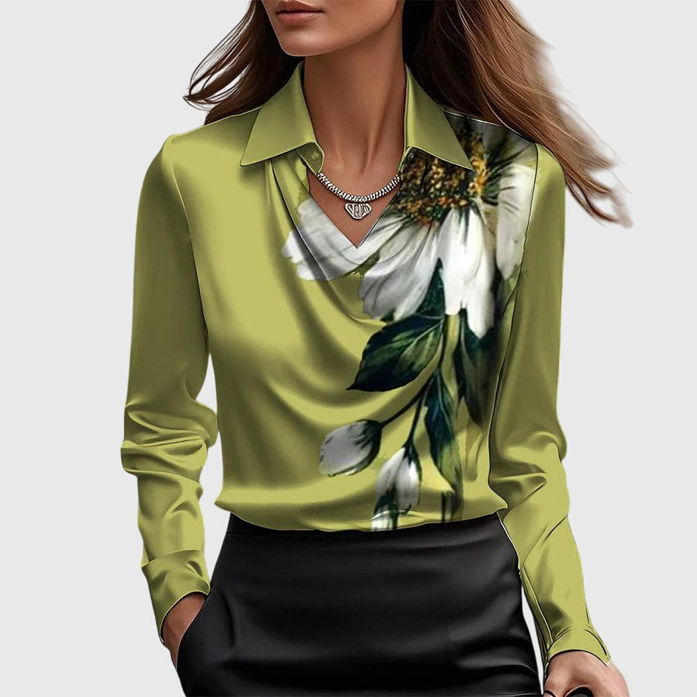 Sylvia – Elegante blouse met zijdeachtige glans en plissé-kraag