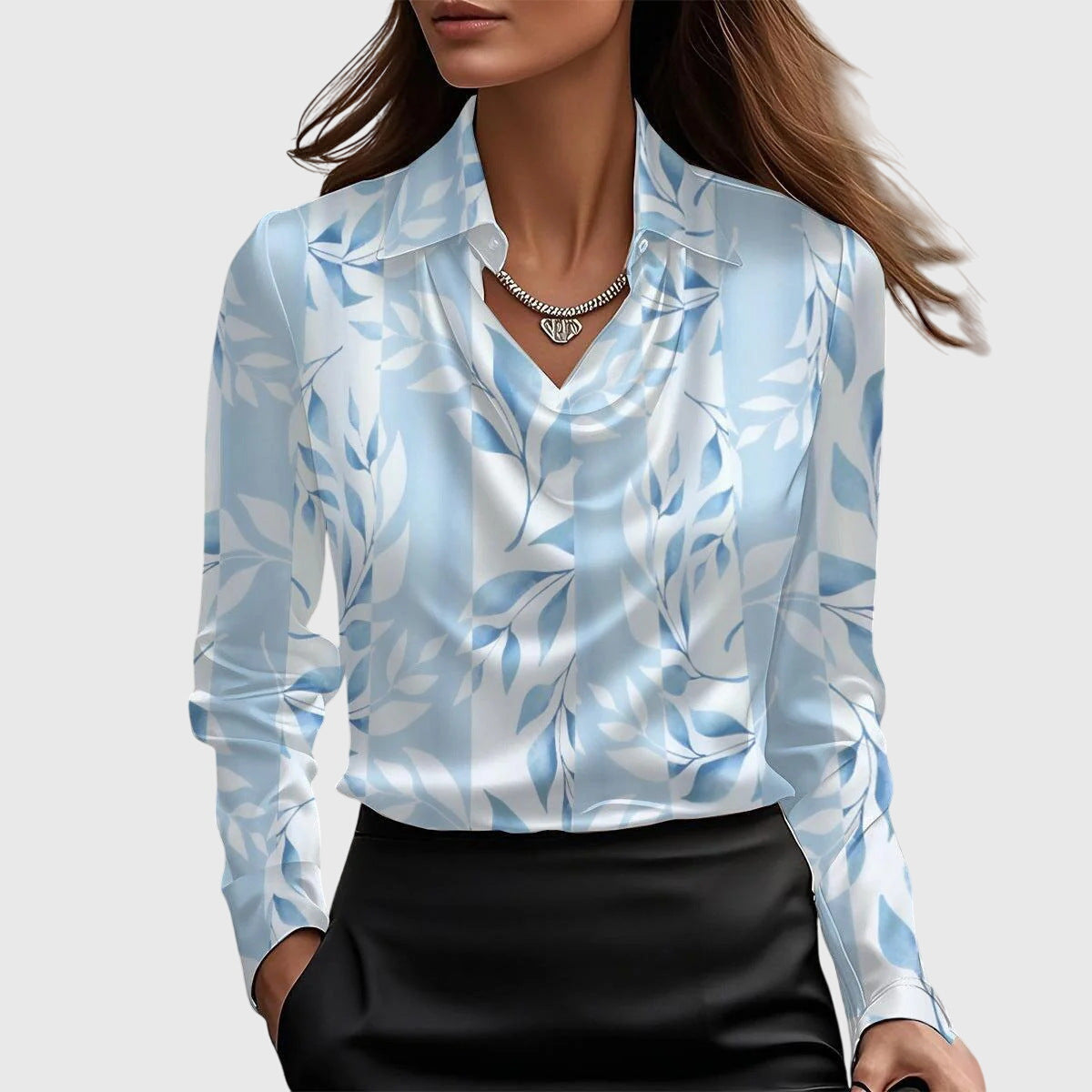 Sylvia – Elegante blouse met zijdeachtige glans en plissé-kraag